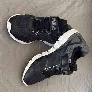 Fila Kids Mesh Lace-Up Black And White Sneakers Kids Size 2